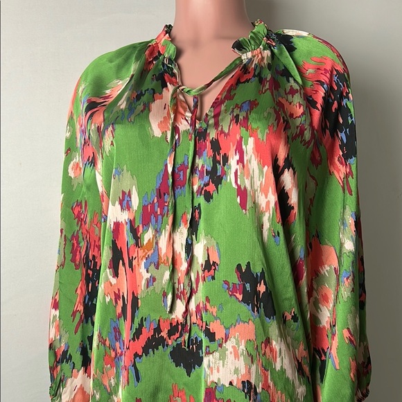 Ee:some Women’s Blouse Green Abstract V-Neck Tie Front Balloon Sleeve Sz Medium - Picture 6 of 13